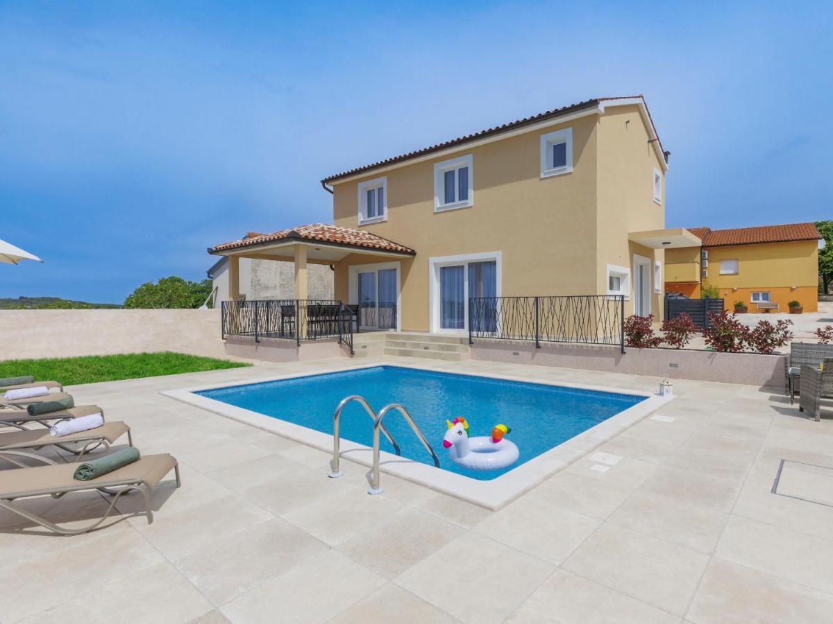 Holiday Home Villa Dora By Interhome Pula Eksteriør billede
