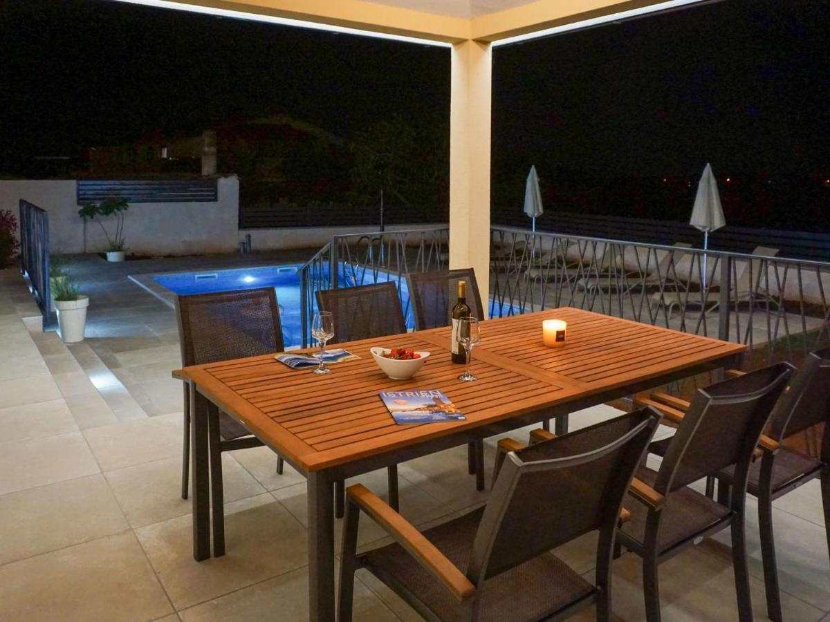 Holiday Home Villa Dora By Interhome Pula Eksteriør billede